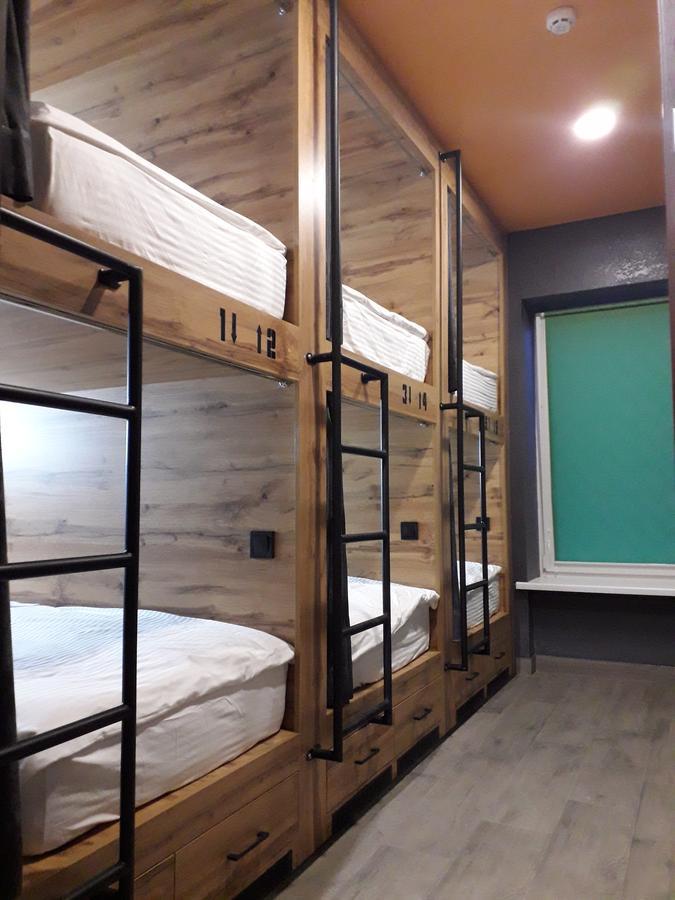 Full House Capsule Hostel Rivne Kültér fotó