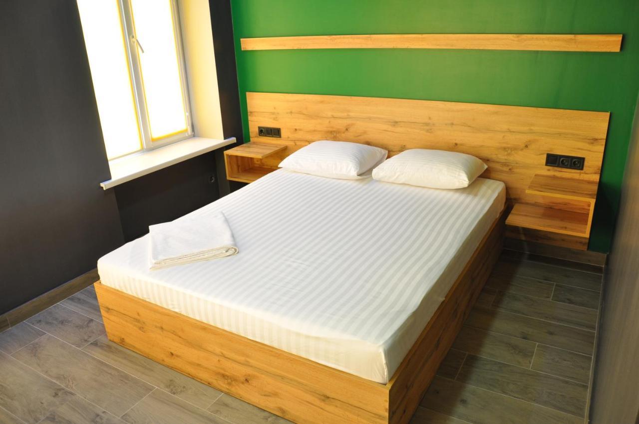 Full House Capsule Hostel Rivne Kültér fotó A bed