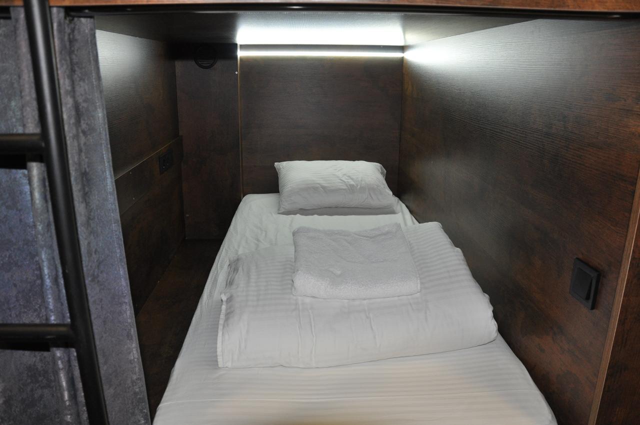 Full House Capsule Hostel Rivne Kültér fotó A capsule hotel room