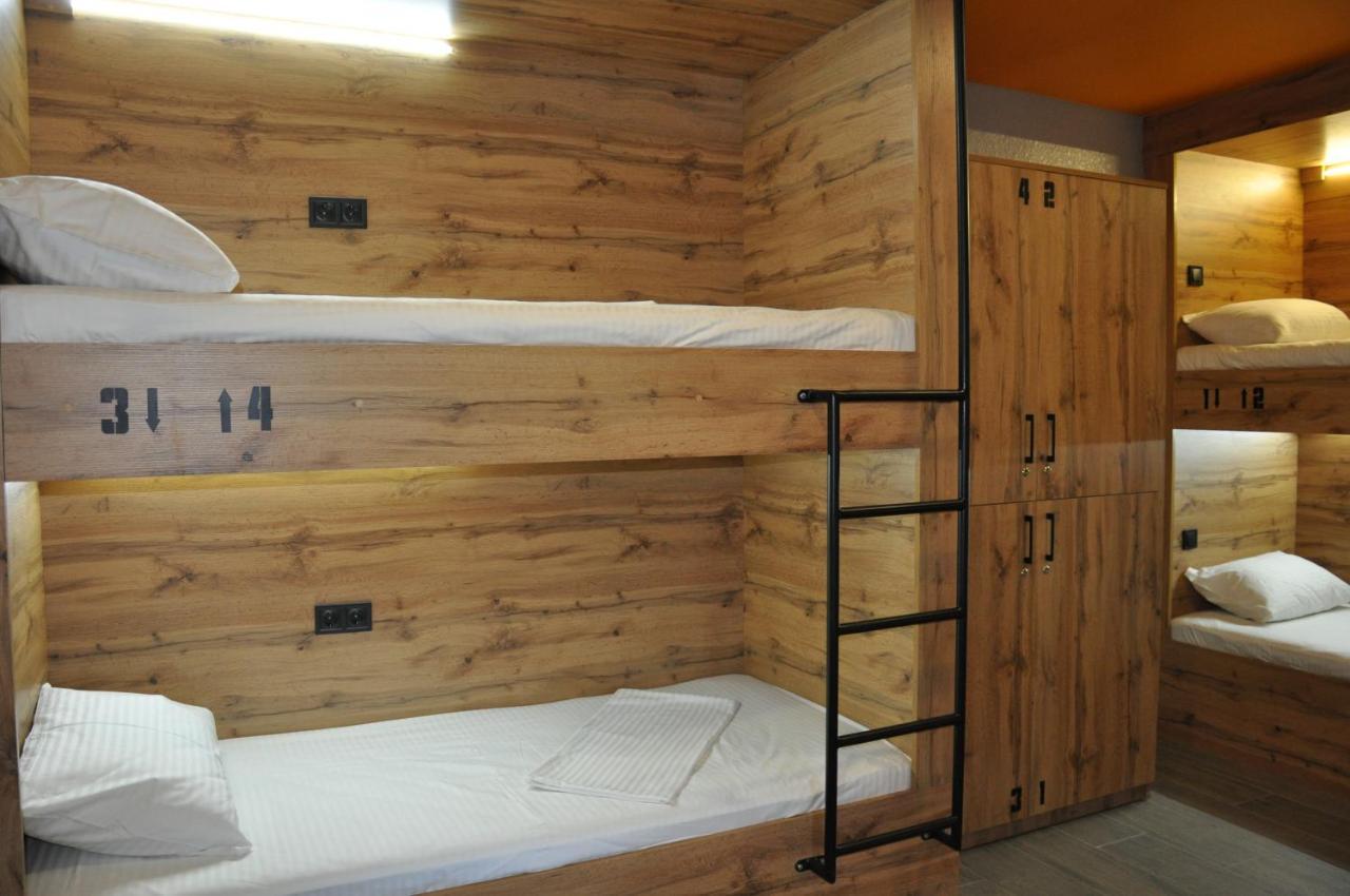 Full House Capsule Hostel Rivne Kültér fotó A typical bunk bed