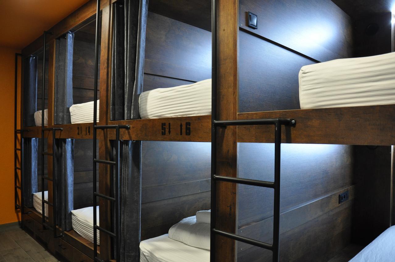 Full House Capsule Hostel Rivne Kültér fotó A capsule hotel in Tokyo