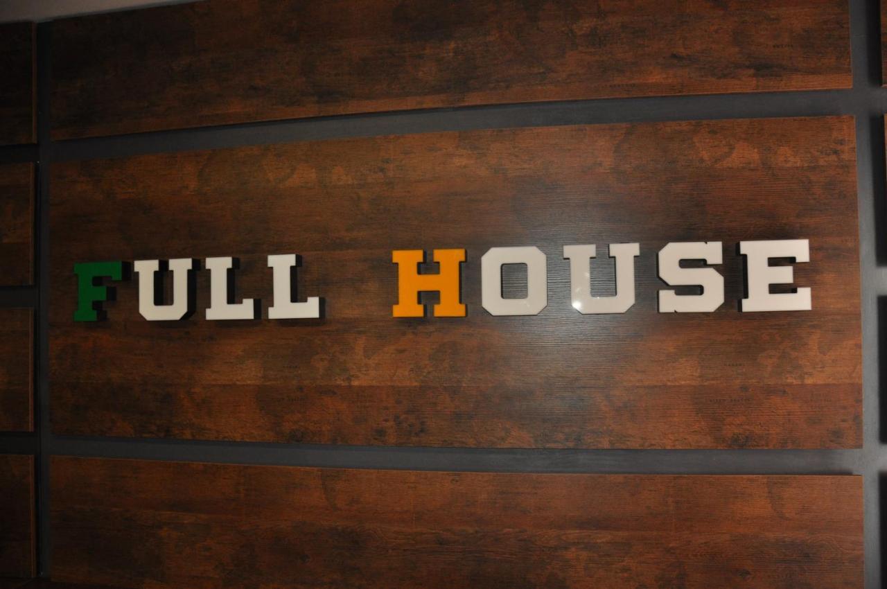 Full House Capsule Hostel Rivne Kültér fotó Full House logo