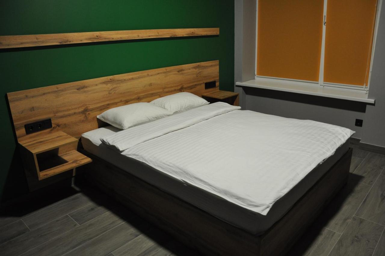 Full House Capsule Hostel Rivne Kültér fotó A bed